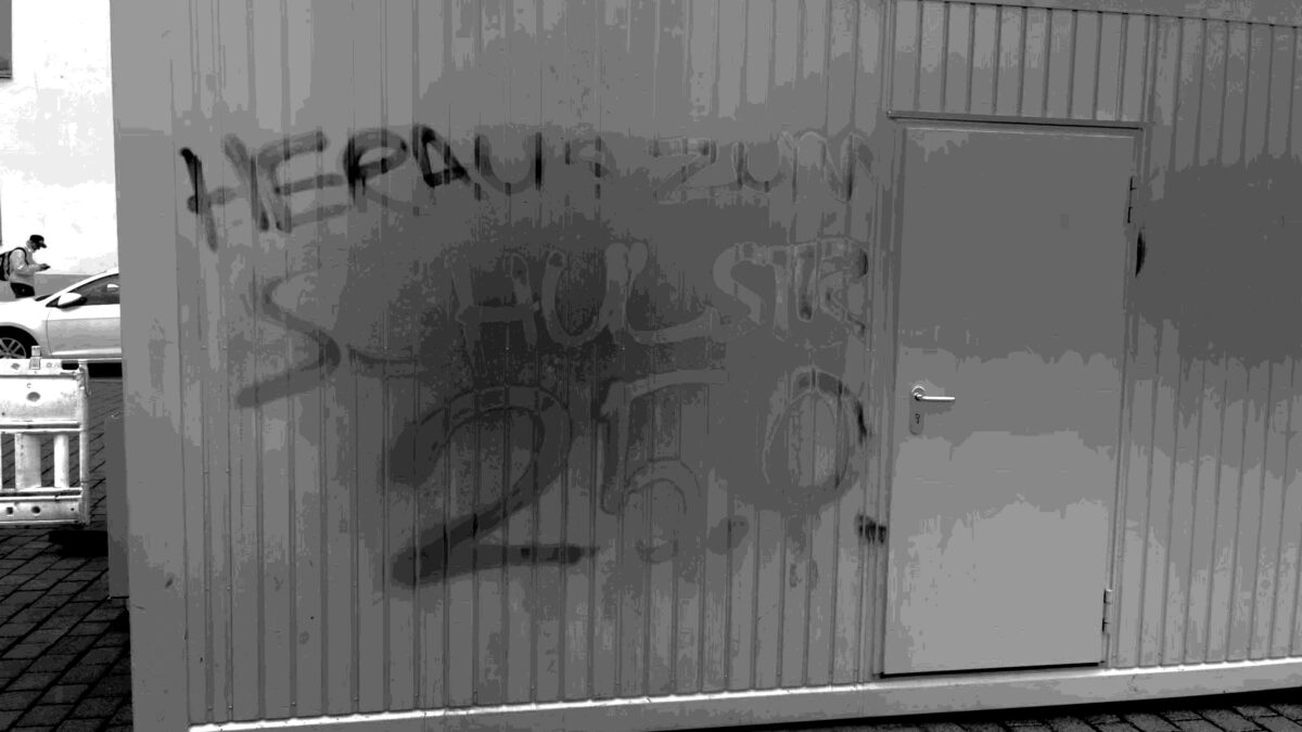 Schriftzug „Heraus zum Schulstreik" auf einem Baucontainer in Lübeck